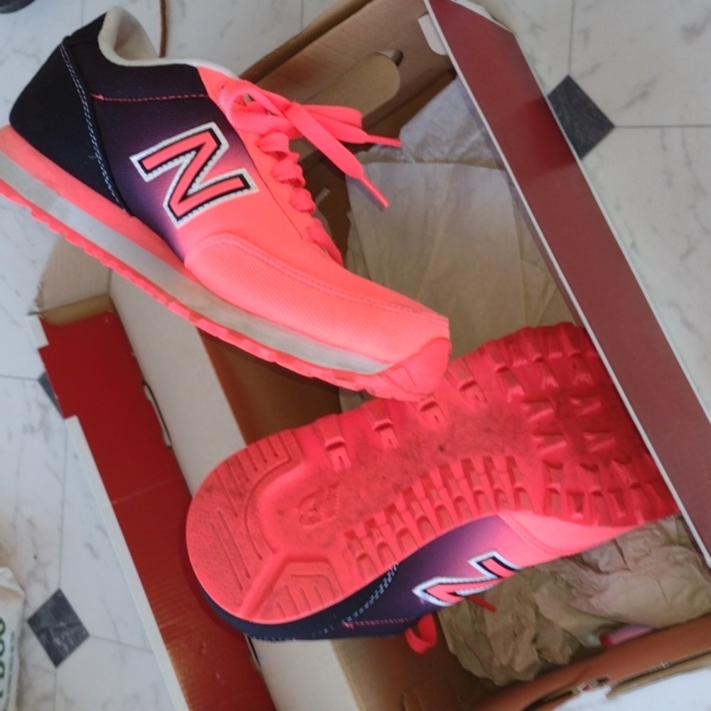 New Balance - Picture 2 of 4